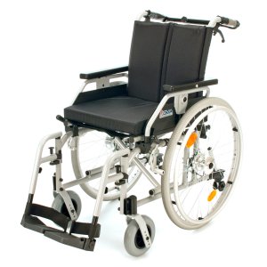 318-23, Invalidní vozík s brzdami, šířka sedu 43 cm